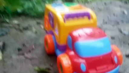 Pig George e Peppa Pig quase são COMIDOS por Dragão!!! Em Português