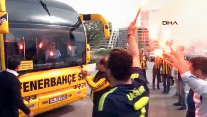 Fenerbahçe Samandıra'dan meşalelerle uğurlandı