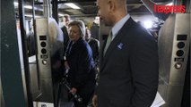 Moment gênant pour Hillary Clinton dans le métro new-yorkais