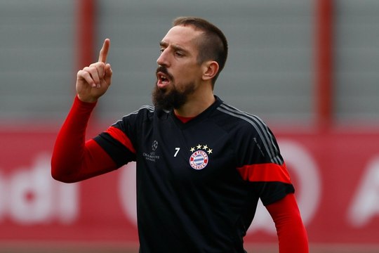 Franck Ribéry s'enjaille sur le son Zoum Zoum de Maitre Gims !