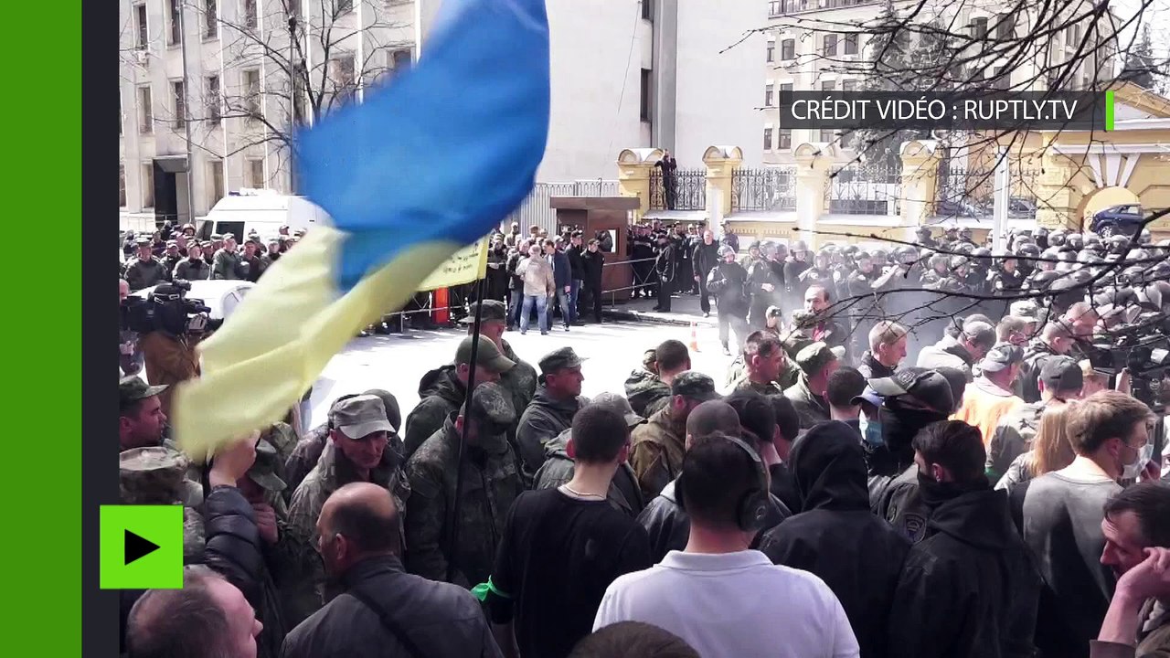 Kiev : des affrontements violents éclatent près du bâtiment de l’administration présidentielle