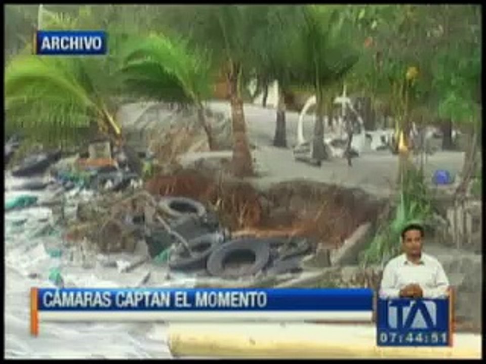 Cámaras graban momento en el que salvan de ahogarse a un hombre