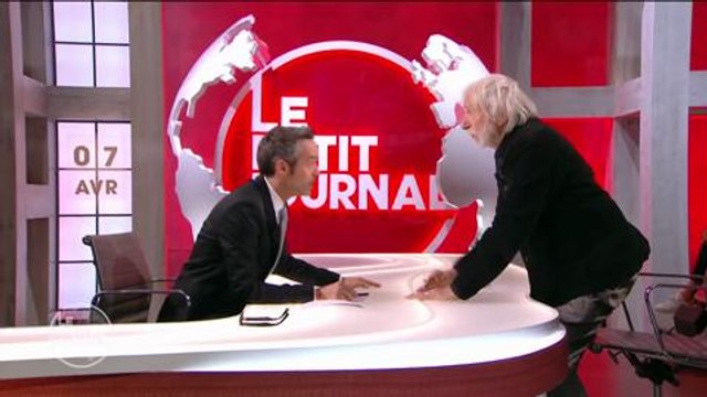 Le Petit Journal : Pierre Richard met une baffe à Yann Barthès !