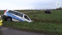 Auto vliegt over sloot na botsing in Rumpt