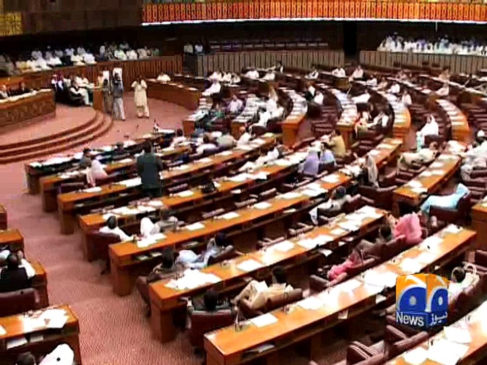 Pervaiz Rasheed trashes opposition in NA over Panama leaks debate