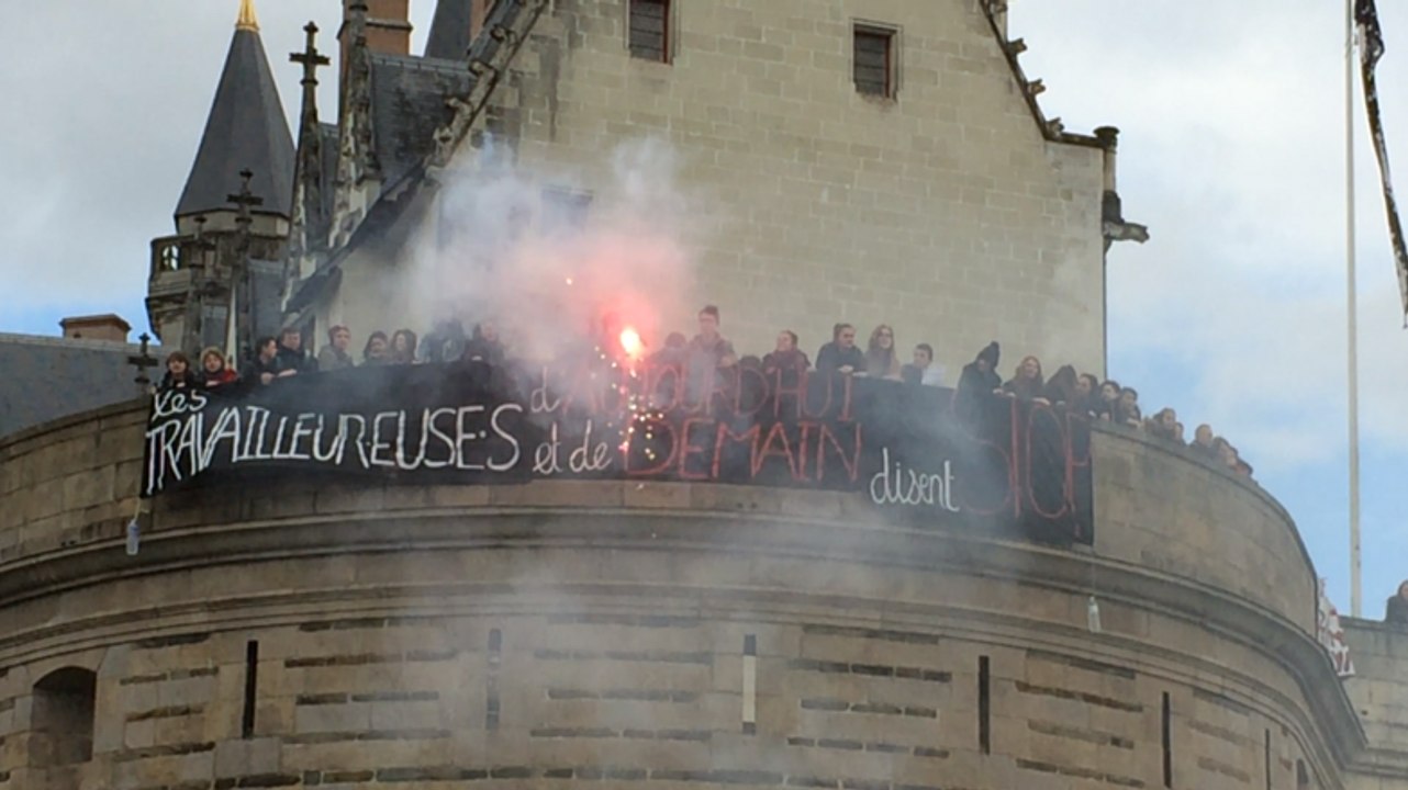 Les étudiants et lycéens sur le Château des Ducs