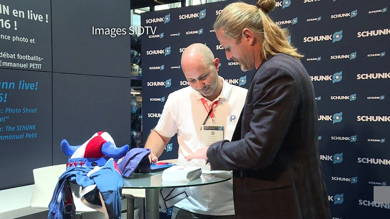 Football: "Trop de buts sur coups de pied arrêtés" selon Petit