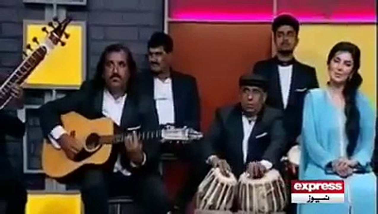 تڑپنا بھی ہمیں آتا ہے، تڑپانا بھی آتا ہے" ریحام خان کا پروگرام خبردار میں نصیر بھائی کو گانے چیلنج