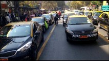 Taxistas chilenos protestan contra las aplicaciones Uber y Cabify