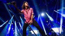 Harry Styles Surprises Fan By Buying Her Entire Family Dinner After Random Encounter