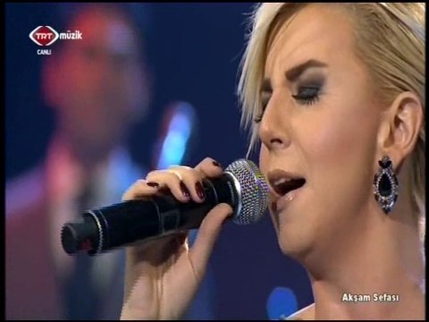 Ayşe İnak Ekiz-Sabahlar Uzak