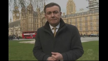 Primeiro-ministro britânico é pressionado após admitir lucro com conta não declarada