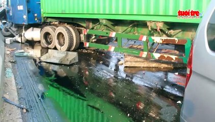 Tai nạn liên hoàn trên cầu vượt ngã tư Thủ Đức