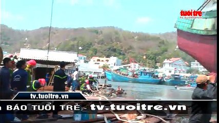 Cháy ghe, một người bị bỏng nặng, đục tàu cho dầu chảy ra biển