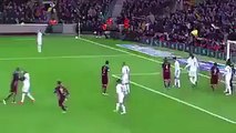 Messi screens Pepe before a corner