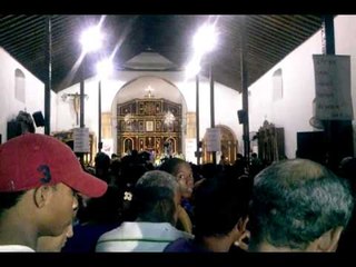 Peregrinos entran al Santuario