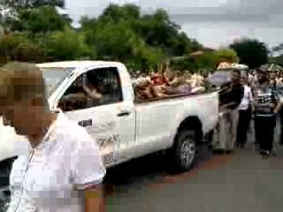 Santeños dieron su último adiós durante el recorrido