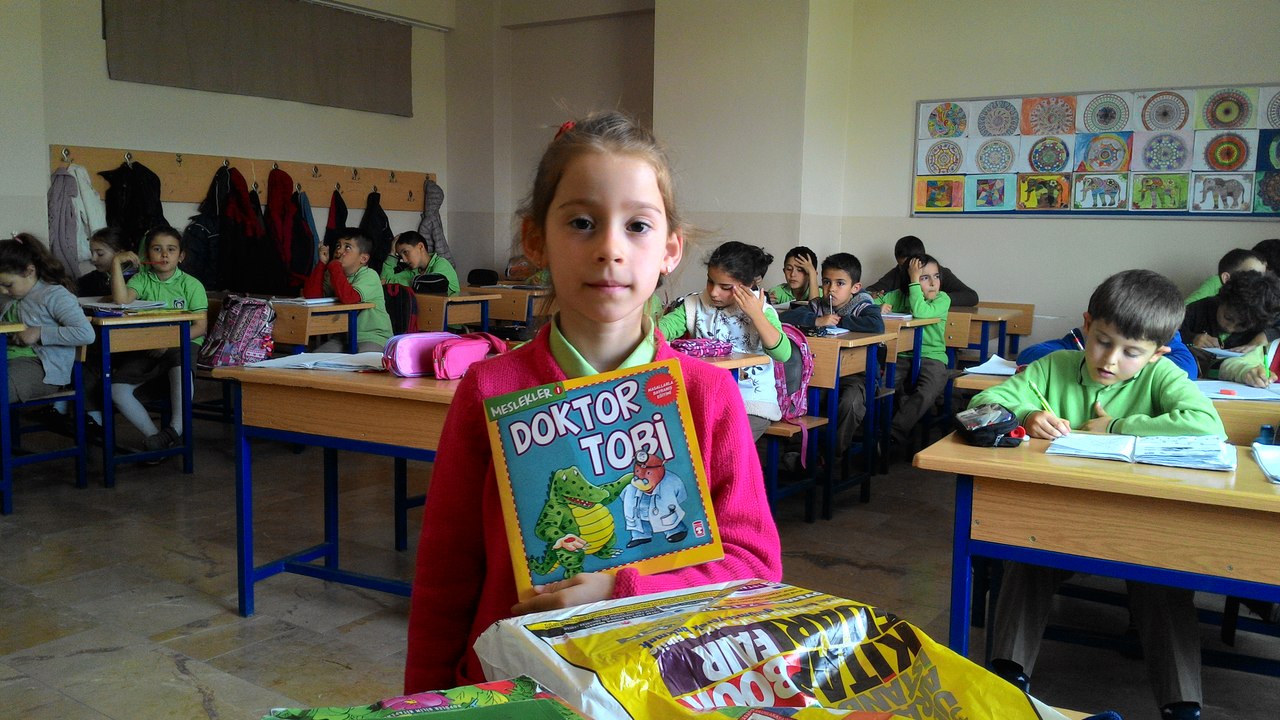 İrem ''doktor tobi'' adlı kitabı anlatıyor