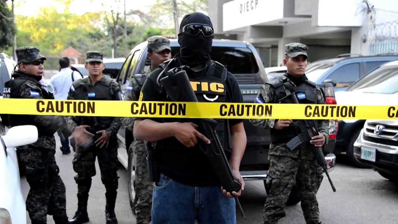 Honduras bajo emergencia para depurar policía
