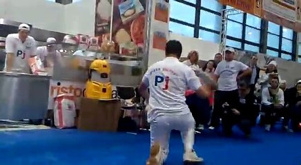 Peppe Taliano campionato di pizza acrobatica Rimini.mp4