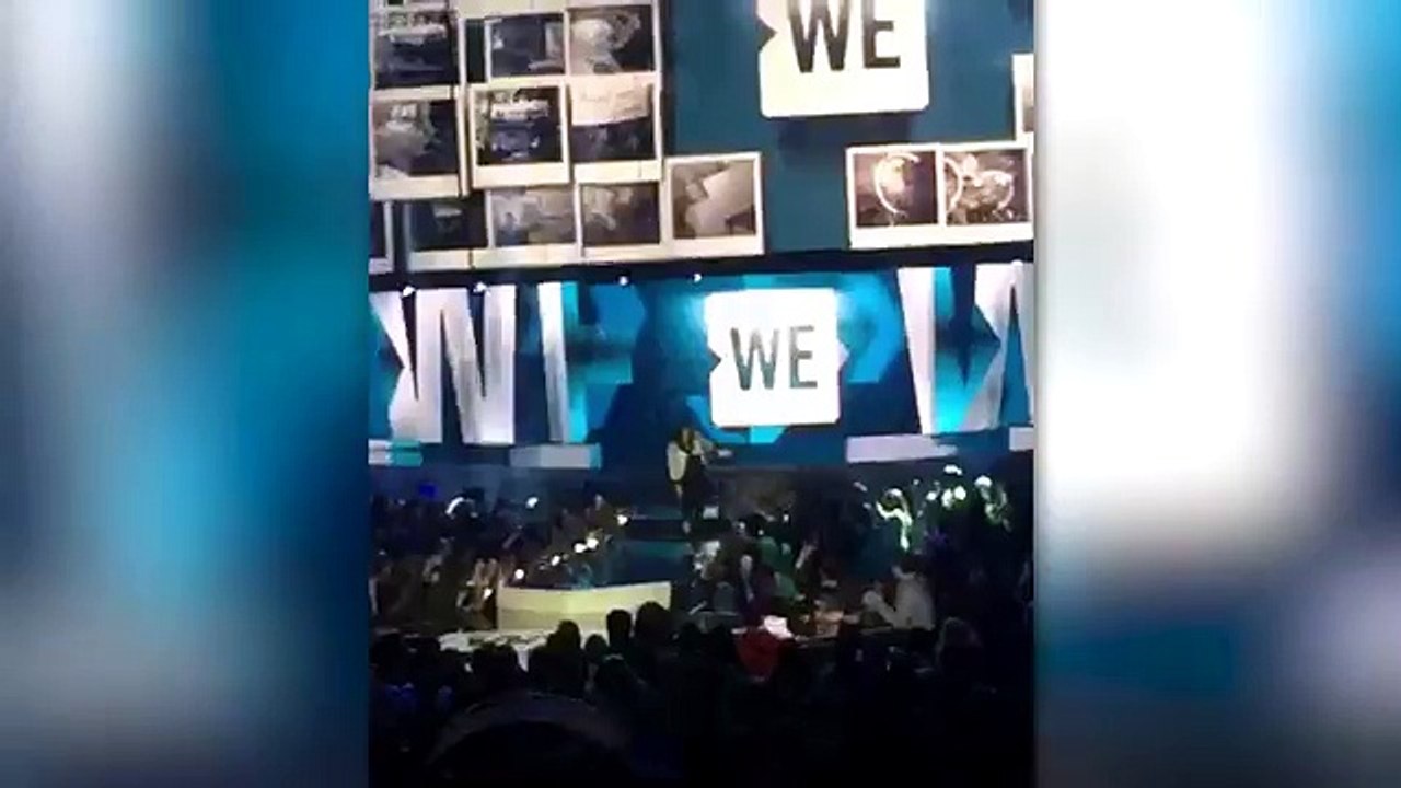 Demi Lovato AMAZING Reaction To On Stage Fall