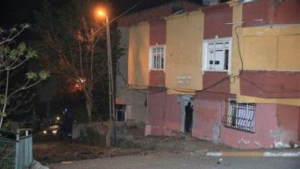 Gece Yarısı Kabusu! Eyüp'te Metan Gazı Sıkıştı, Rögar Kapakları Fırladı