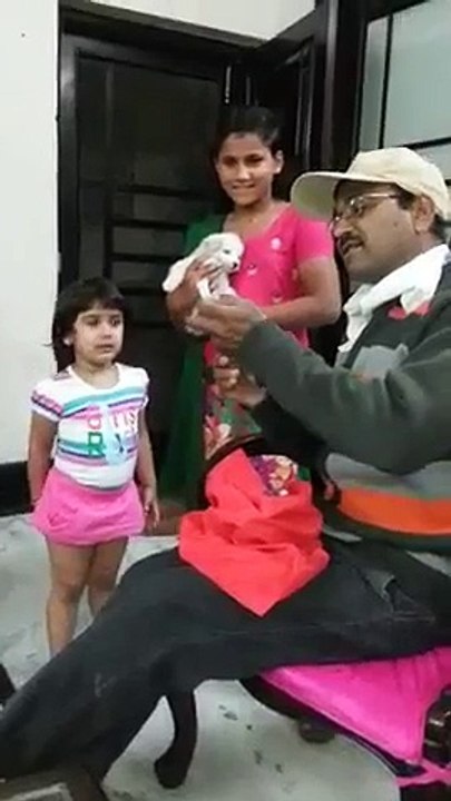 Cute Girl Crying when Doctor Give Injection to Her Pet