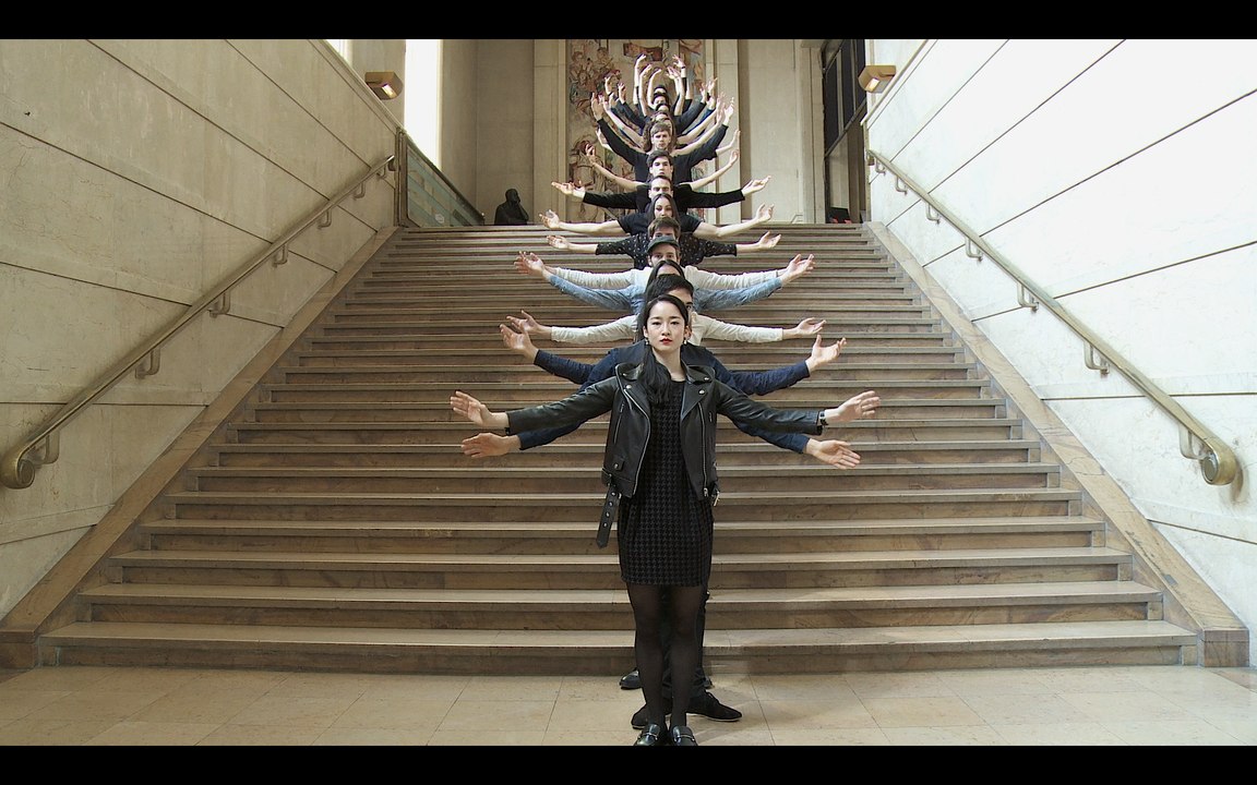 Vue sur les marches : Joëlle Bouvier