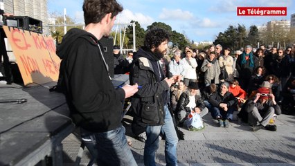 Lorient. 200 personnes à la première Nuit debout