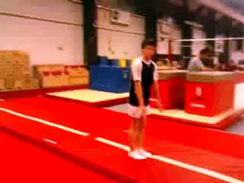 Flip arriere entrainement gym