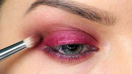 下载视频: Cranberry And Gold Eye MakeUp Tutorial | Shonagh Scott | ShowMe MakeUp