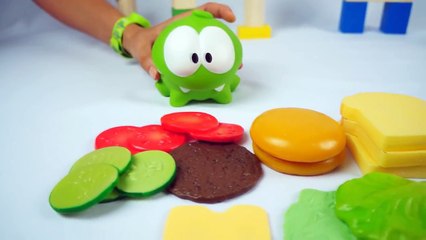 Eğlenceli çocuk filmi - Om-Nom yine aç - Hamburger ve sandviç yapıyoruz