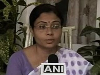 Monkey adopts kitten - SO CUTE