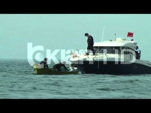 DËSHTOJNË PËRPJEKJET PËR NXJERRJEN E HELIKOPTERIT TË FA NGA LIQENI I SHKODRËS