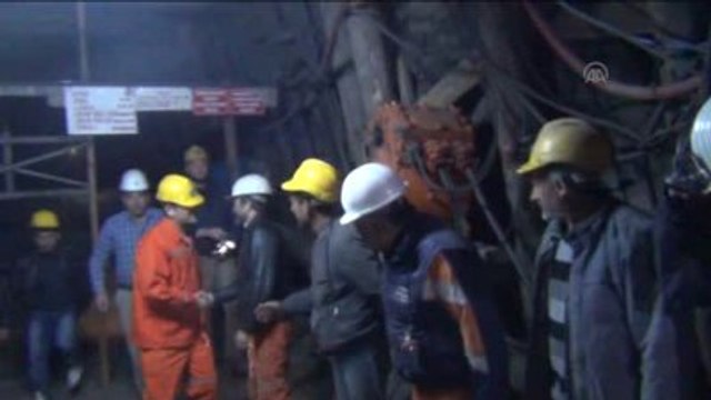 CHP Grup Başkanvekili Özel, Açlık Grevi Yapan Maden İşçilerini Ziyaret Etti