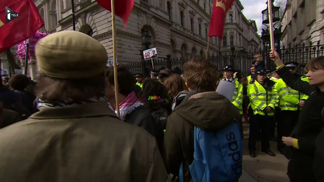 Cameron must go , les Britanniques demandent des comptes devant le 10 Downing street