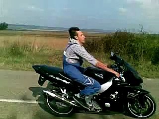 Yamaha YZF 600 R Thundercat first wheelie 2