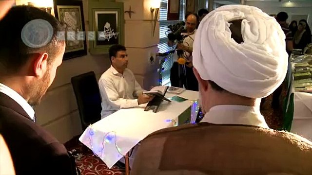 Muslims in Britain feed Homeless people in London