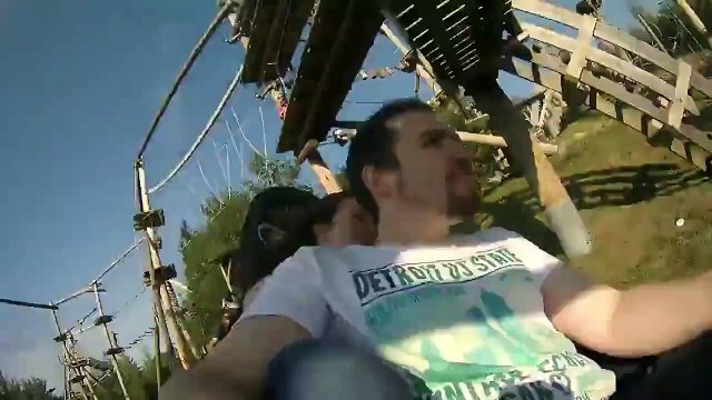 un petit enfant va morfler à cause dune brute pendant sa descente en luge dété - vidéo Dailymotion