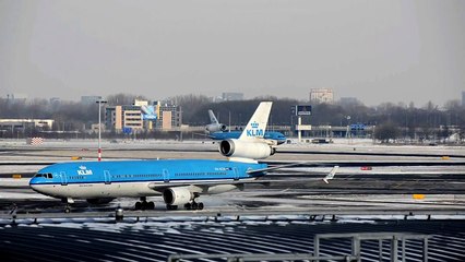 [EHAM] Snow KLM - Royal Dutch Airlines McDonnell Douglas MD-11 Take-off