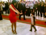 طفل يرقص بأحتراف ويتفوق على احسن راقصة فى العالم