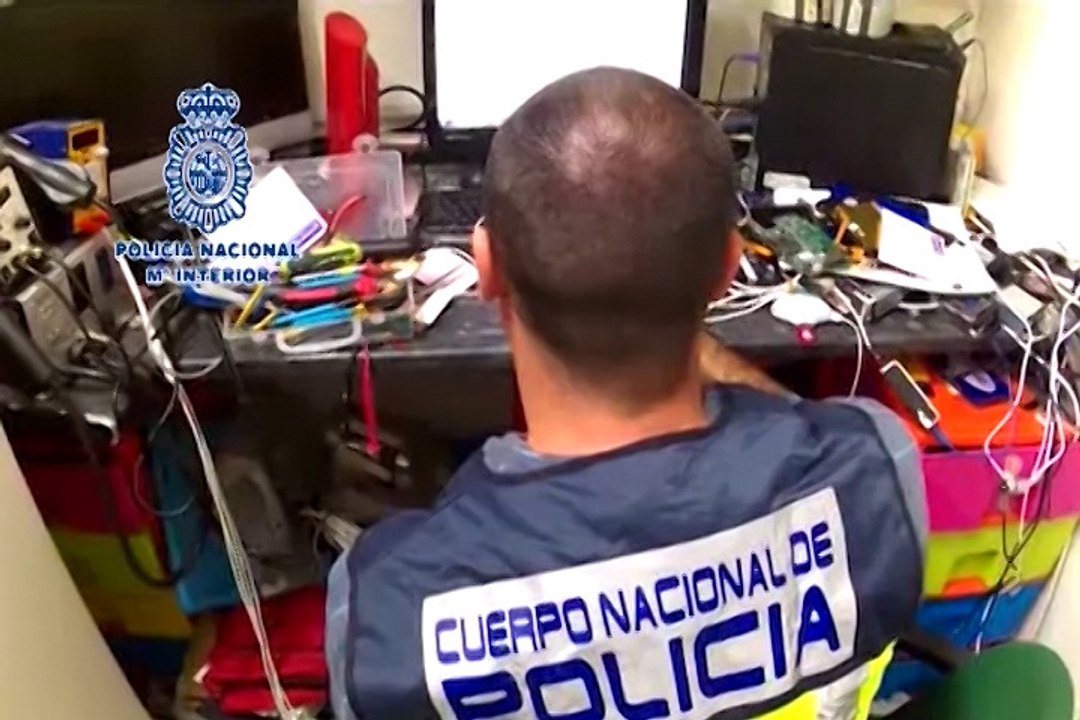 Tres detenidos acusados de suplantación