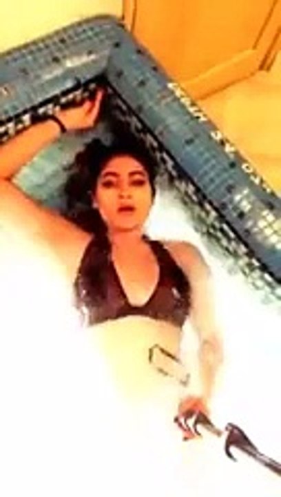 Another Shameful Video of Qandeel Baloch for Virat Kohli