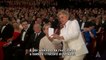 Ellen DeGeneres takes a selfie at the Oscars - SUB ITA