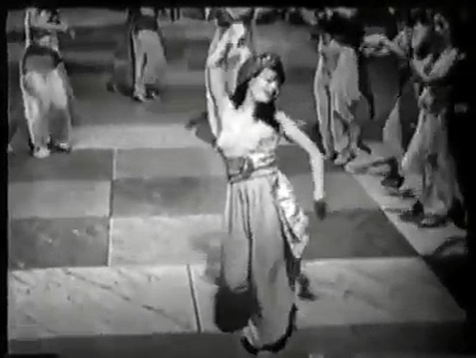 رقص ساميه جمال على موسيقى زمرده