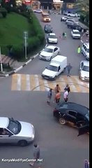 Kavgayı Çarpışan Arabaya Bağlayan Adamlar Yok Artık! Sizce Haklı Değil mi-