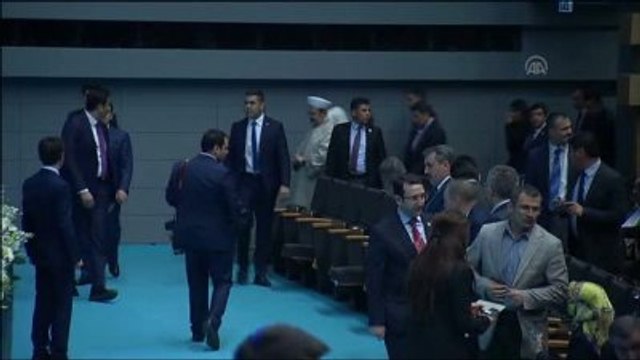 Davutoğlu: İslam'ı Daeş ile Aynı Safta Görmek İsteyenler Tarihe Baksınlar