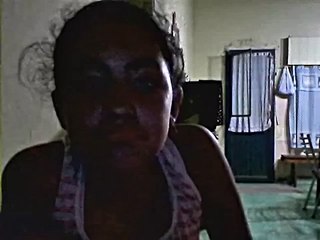 nena se tira tremendo pedo