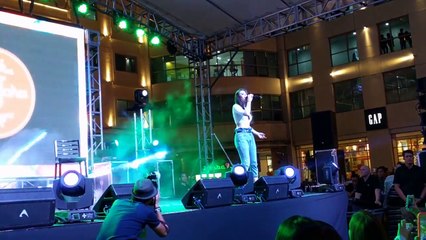 Hailee Steinfeld - Rock Bottom (live in Manila)