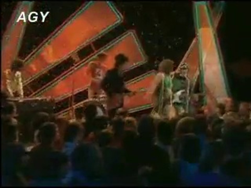 Dance Yourself Dizzy ( Liquid Gold ) Top of the Pops performance